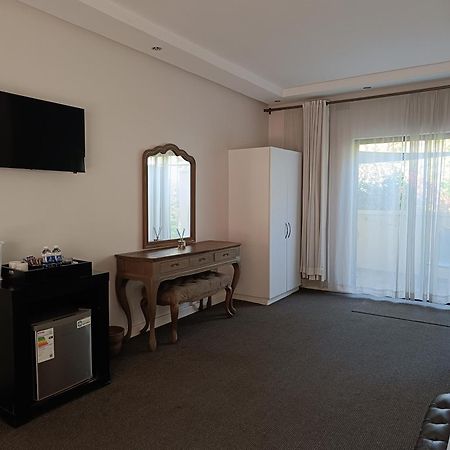 Jacaranda Hotel Harare Exterior foto