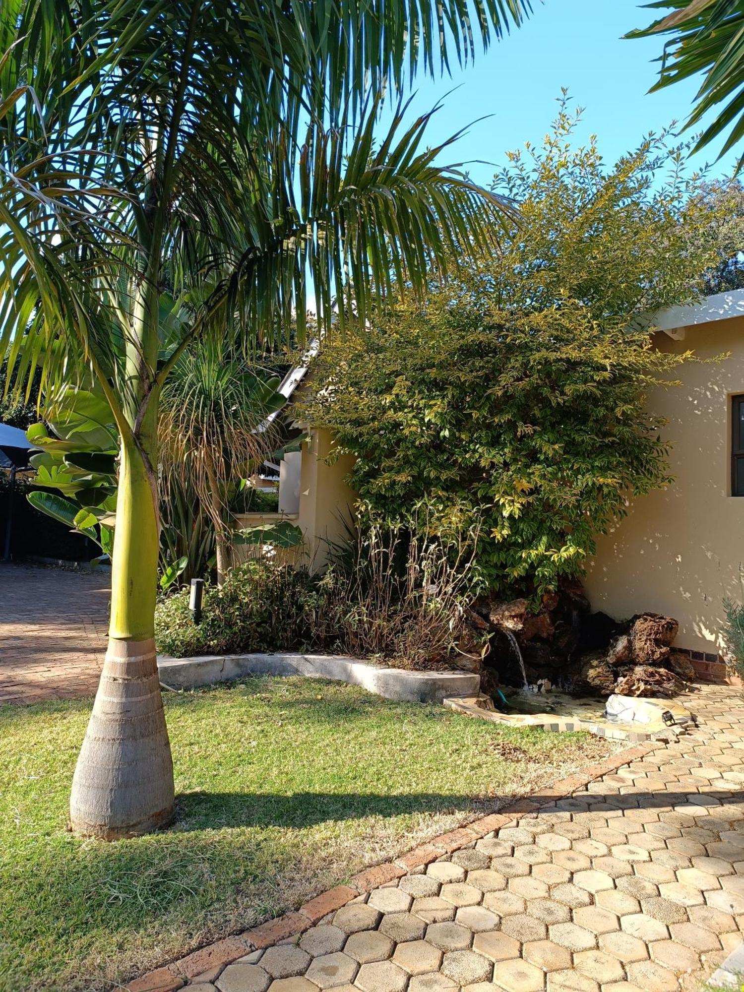 Jacaranda Hotel Harare Exterior foto