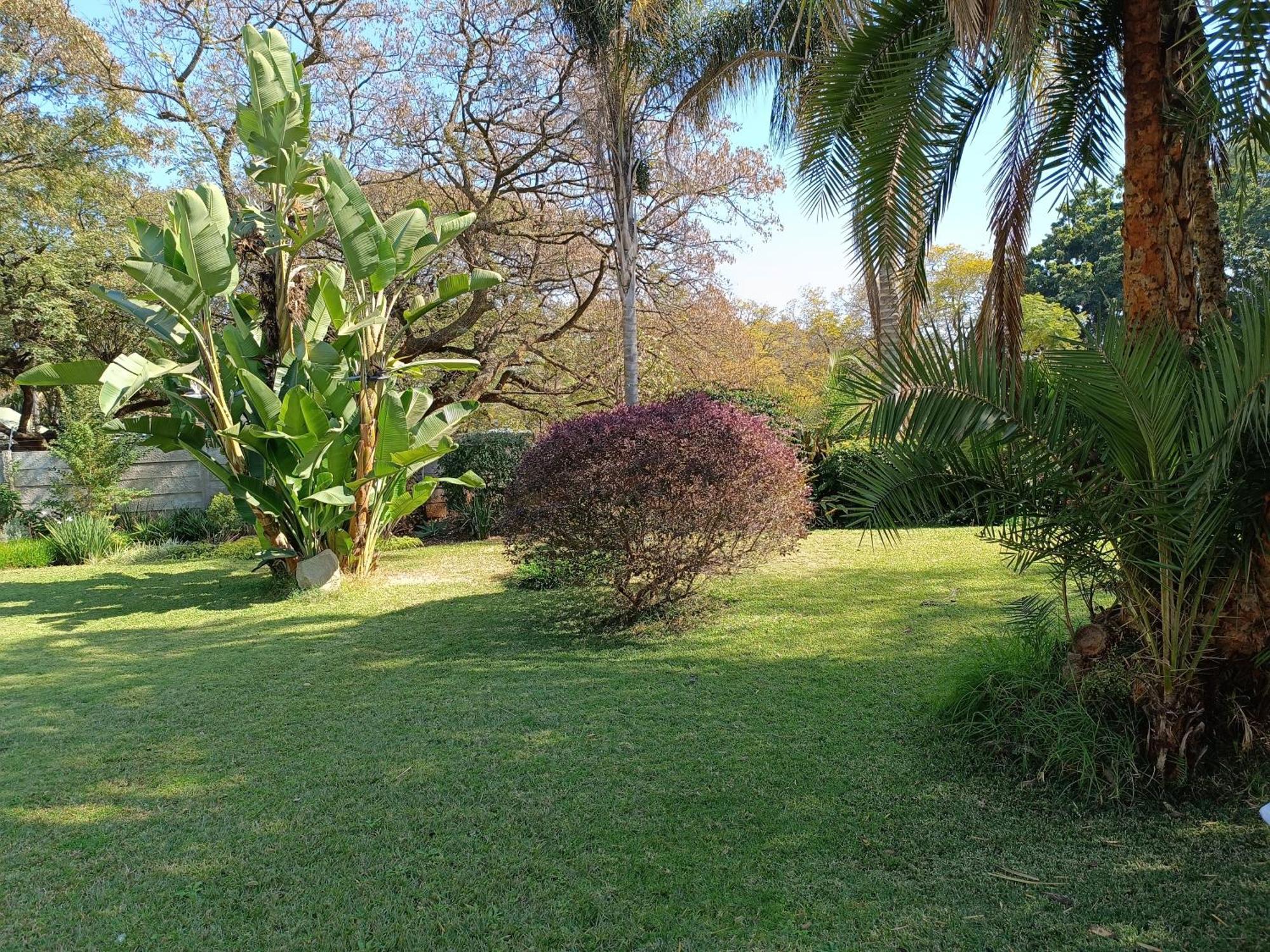 Jacaranda Hotel Harare Exterior foto