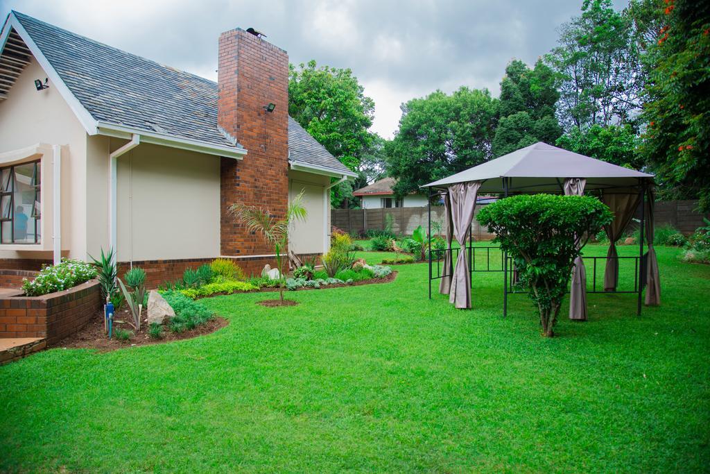 Jacaranda Hotel Harare Exterior foto
