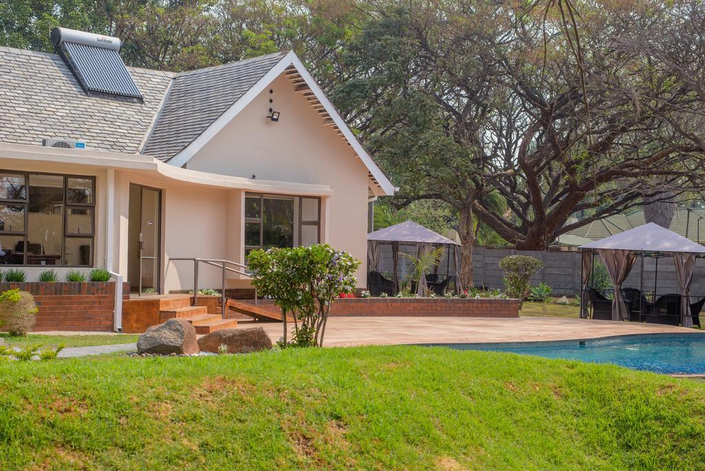 Jacaranda Hotel Harare Exterior foto