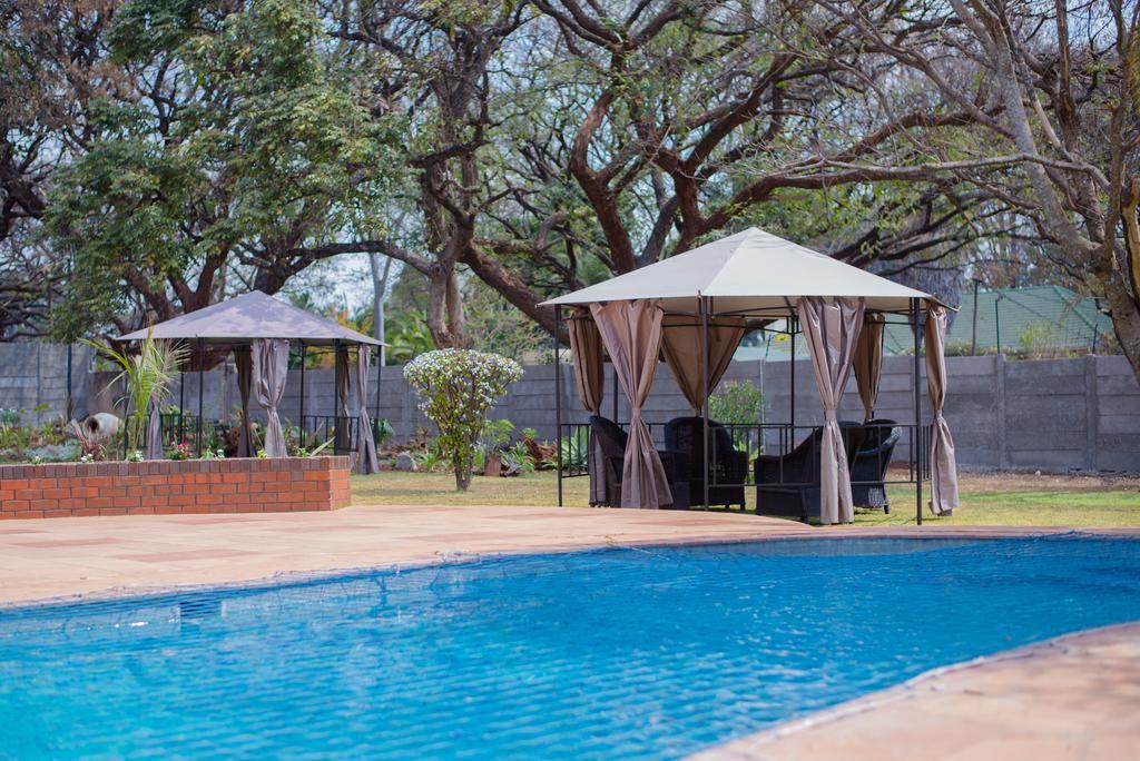 Jacaranda Hotel Harare Exterior foto