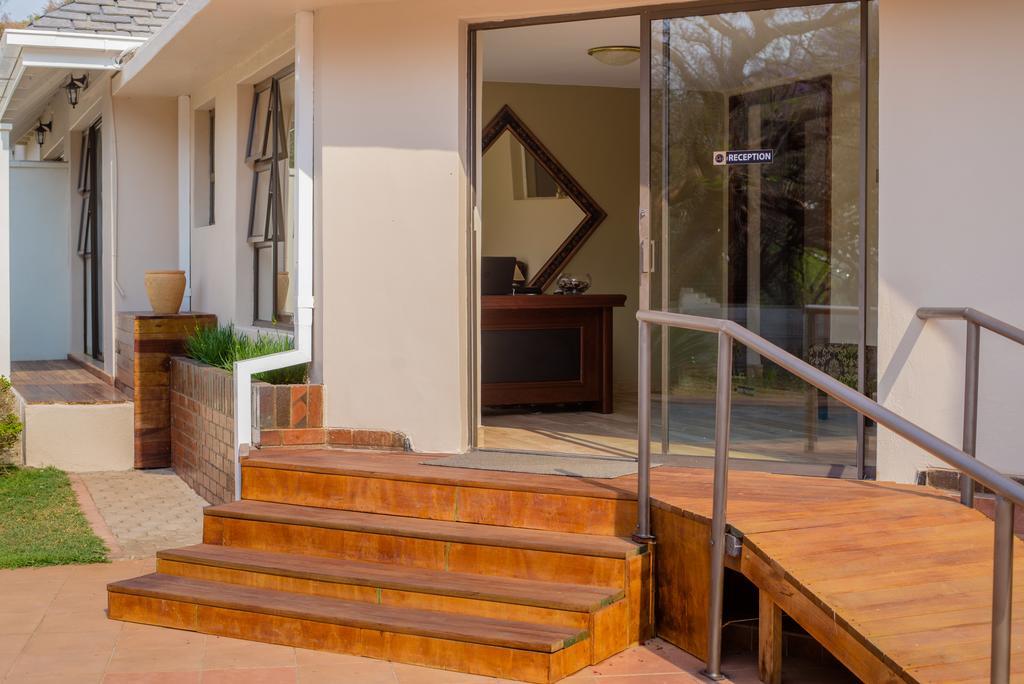 Jacaranda Hotel Harare Exterior foto