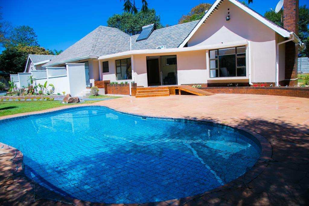 Jacaranda Hotel Harare Exterior foto