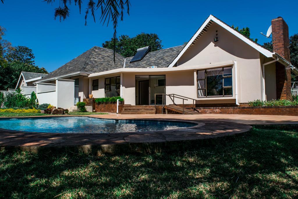 Jacaranda Hotel Harare Exterior foto